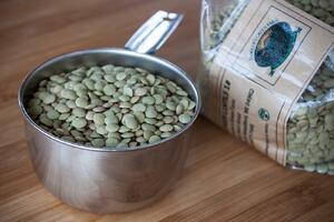lentils_fiddlers_green_measuring_cup_1080px-1024x683